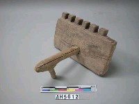 藏品(草鞋製作架)的圖片